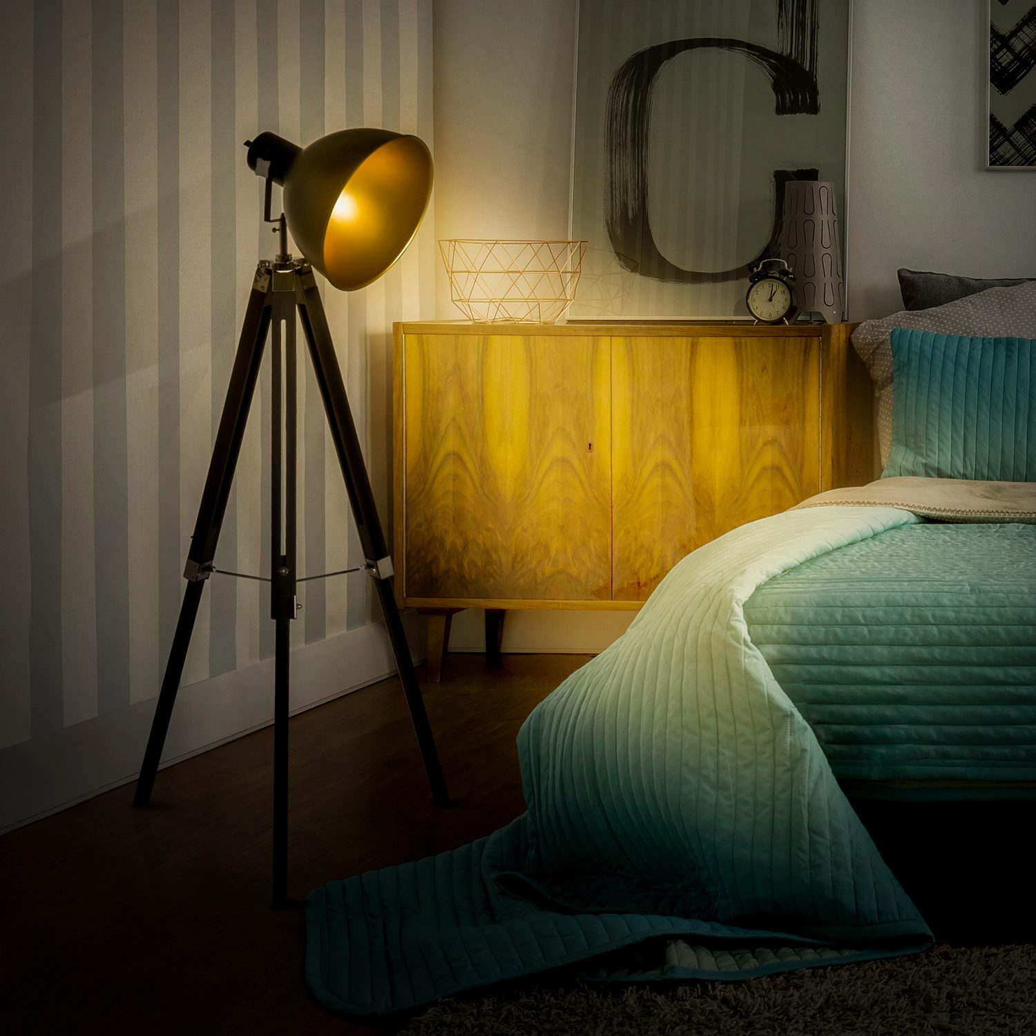 Industrial Tripod Spotlight Lamp