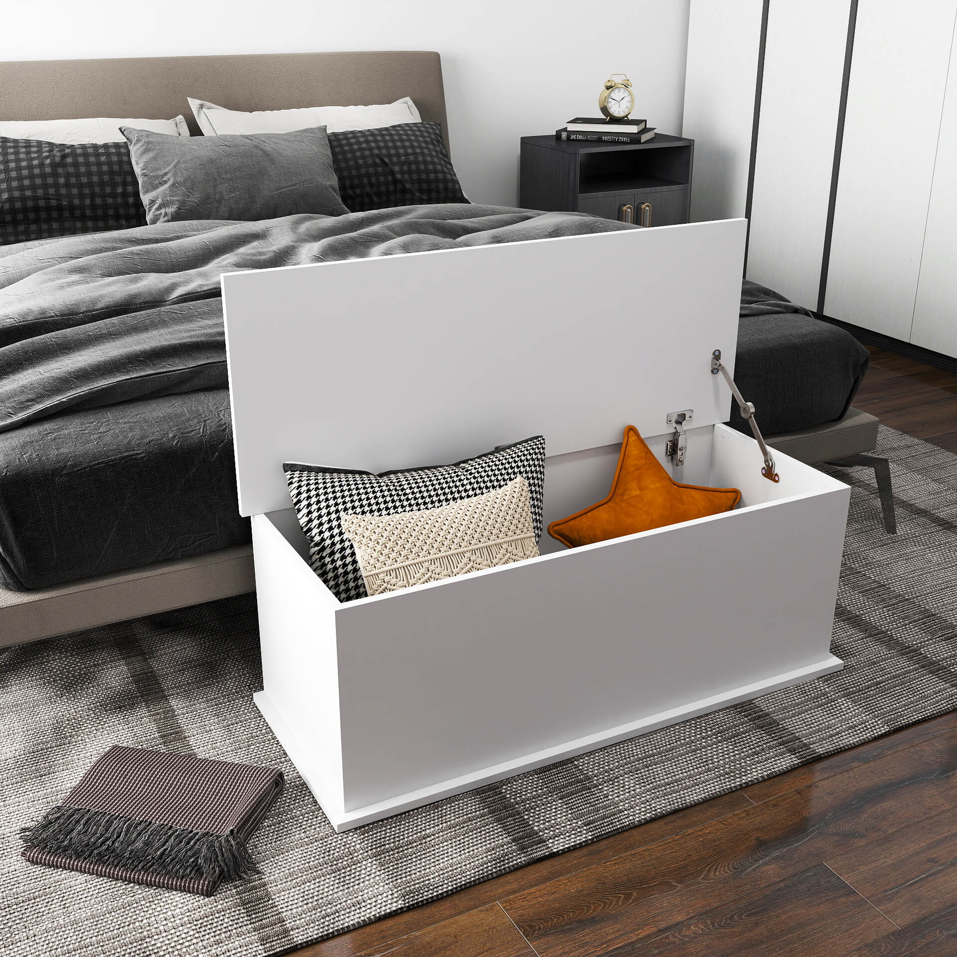 113L White Wooden Storage Chest